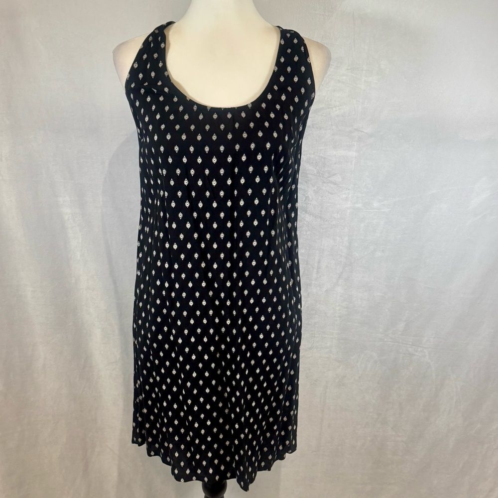 Old Navy black and white all over print keyhole back shift dress size XS